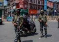 থেমে যাচ্ছে কাশ্মীরিদের রুটিরুজির পথ