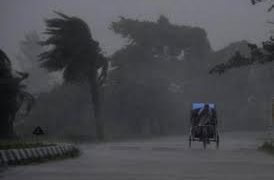 দুপুরের মধ্যে ঢাকাসহ ১০ জেলায় ঝড়ের আশঙ্কা