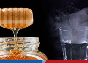 সকালে কুসুম গরম পানিতে মধু খাচ্ছেন