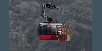 ঝুলন্ত ক্যাবল কার থেকে দুই শিশুকে উদ্ধার করলো পাকিস্তান সেনাবাহিনী