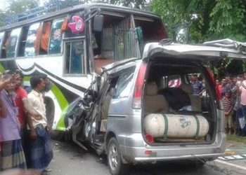 নরসিংদীতে ট্রাক-মাইক্রোবাসের সংঘর্ষে নিহত