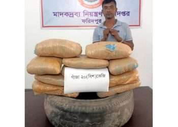 মাইক্রোবাসের চাকায় ২০ কেজি গাঁজা