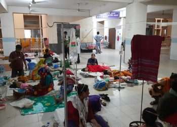 রোগীর চাপে স্বাভাবিক চলাচলের উপায় নেই