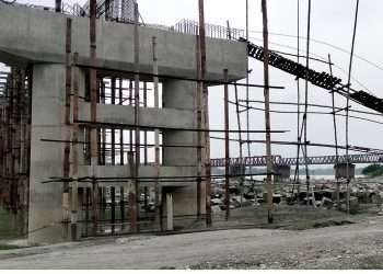 পাঁচ বছরেও শেষ হয়নি দুধকুমার নদের ওপর সেতু নির্মাণ