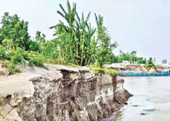 তিস্তায় কমছে পানি বাড়ছে ভাঙন