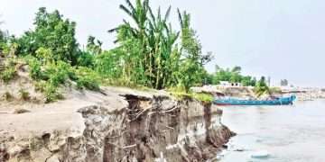 তিস্তায় কমছে পানি বাড়ছে ভাঙন