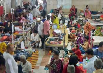 স্মরণকালের সবচেয়ে ভয়াবহ ডেঙ্গুর কবলে বাংলাদেশ