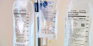 রাজশাহীতে শিরায় দেওয়া স্যালাইনের তীব্র সংকট