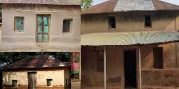 আধুনিকতার ছোঁয়ায় বিলুপ্তির পথে মাটির ঘর