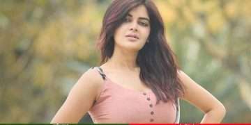 মধুমিতাকে দেখে অবাক