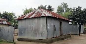 গ্রেফতার আতঙ্কে পুরুষশূন্য গ্রাম