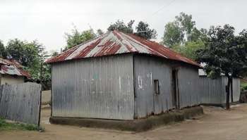 গ্রেফতার আতঙ্কে পুরুষশূন্য গ্রাম