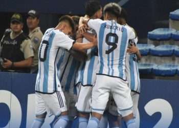 আর্জেন্টিনার কাছে বিধ্বস্ত বলিভিয়া