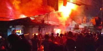 মোহাম্মদপুর কৃষি মার্কেটে ভয়াবহ আগুন