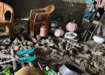 পানি কমছে, দুর্ভোগ বাড়ছে