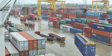 চট্টগ্রাম বন্দরে চার কনটেইনার পণ্য জব্দ