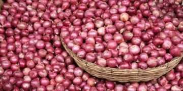 ৪৫ টাকায় আমদানি করা পেঁয়াজ বিক্রি ৮০ টাকায়