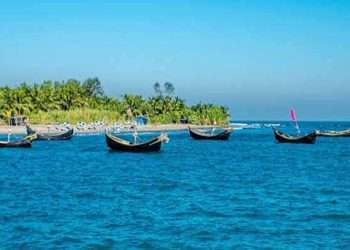 সেন্ট মার্টিনে আটকে পড়া পর্যটকেরা