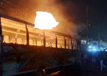 গাজীপুরে আজমেরি বাসে আগুন