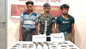 আইস অস্ত্র-গুলিসহ ৩ রোহিঙ্গা আটক