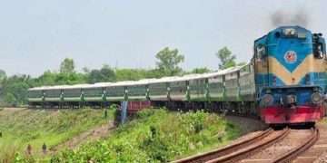 যে কারণে ট্রেনচালককে পেটাল কিশোররা