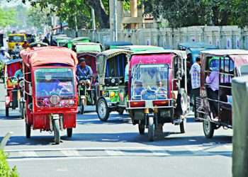ইজিবাইক ও রিকশাভ্যানের বেপরোয়া