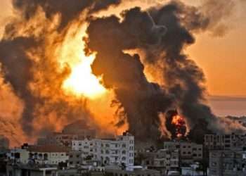 গাজায় বোমাবৃষ্টি