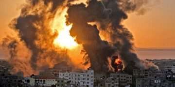 গাজায় বোমাবৃষ্টি