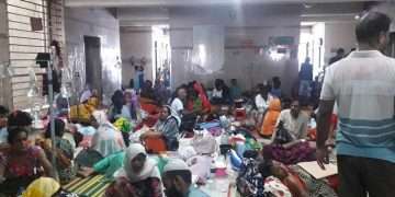 সিঁড়ি-লিফটের সামনে ডেঙ্গু রোগীর গাদাগাদি