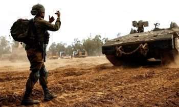 হামাসের হামলায় সামরিক যান রেখে পালিয়েছে ইসরাইলি সেনারা