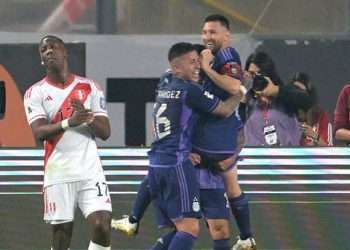 মেসির জোড়া গোলে এগিয়ে আর্জেন্টিনা