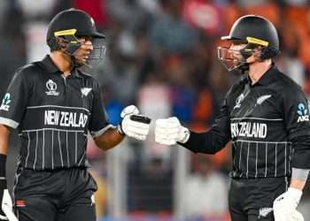 জোড়া সেঞ্চুরিতে উড়ে গেল ইংল্যান্ড