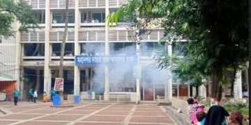 মহানগর দায়রা জজ আদালতের সামনে ককটেল