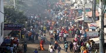 ঘোষিত মজুরি প্রত্যাখ্যান করে ফের আন্দোলনে শ্রমিকরা