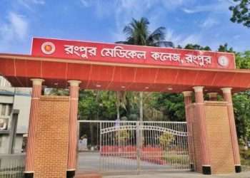 গুপ্তধন ভেবে পেট্রোল বোমায় দা দিয়ে কোপ