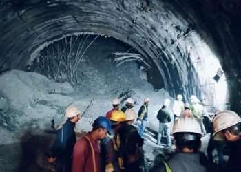 উত্তরাখণ্ডে সুড়ঙ্গে আটকা ৪১ শ্রমিকের ভাগ্য আজানা