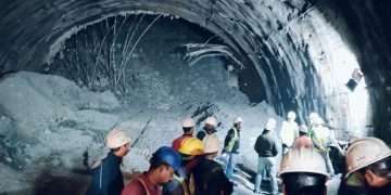 উত্তরাখণ্ডে সুড়ঙ্গে আটকা ৪১ শ্রমিকের ভাগ্য আজানা