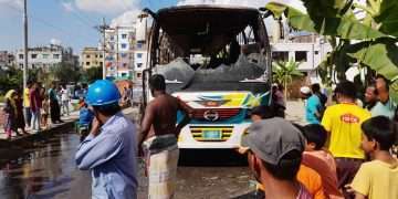 এবার দূরপাল্লার বাসে আগুন