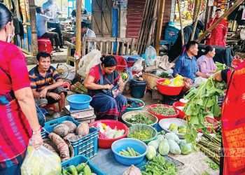 যে হাটে সব বিক্রেতাই নারী