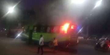 শ্যামলীতে বাসে আগুন