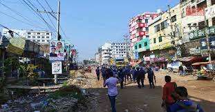 পুলিশ- শ্রমিক পালটাপালটি ধাওয়া