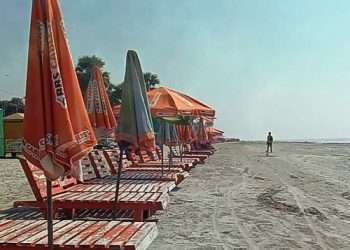 অবরোধে পর্যটক শূন্য কুয়াকাটা 