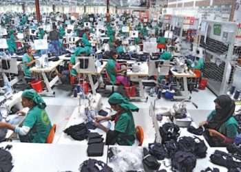একে একে বন্ধ হচ্ছে পোশাক কারখানা