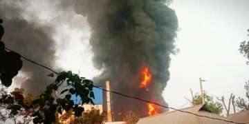 গাজীপুরে পশু খাদ্যের কারখানায় আগুন