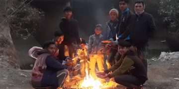 বিপর্যস্ত হয়ে পড়ছে জনজীবন