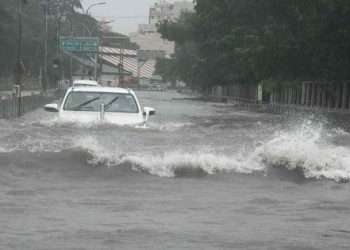বৃষ্টিতে তলিয়ে গেছে ভারতের চেন্নাই