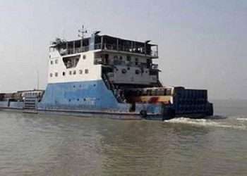 সাড়ে ৫ ঘণ্টা পর দৌলতদিয়া-পাটুরিয়ায় ফেরি চলাচল শুরু