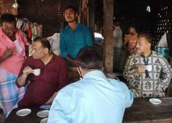 চায়ের দোকানে ভোটের আড্ডা