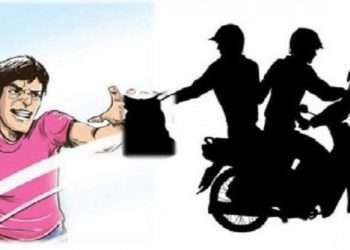 দিনে সেলুন কর্মচারী