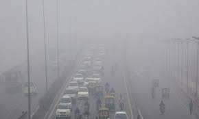 কুয়াশার চাদরে ঢেকেছে রাজধানী